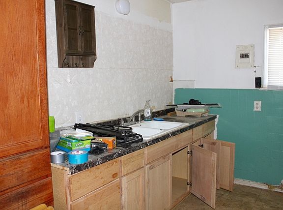 3rd image of 2713 Adams Ave