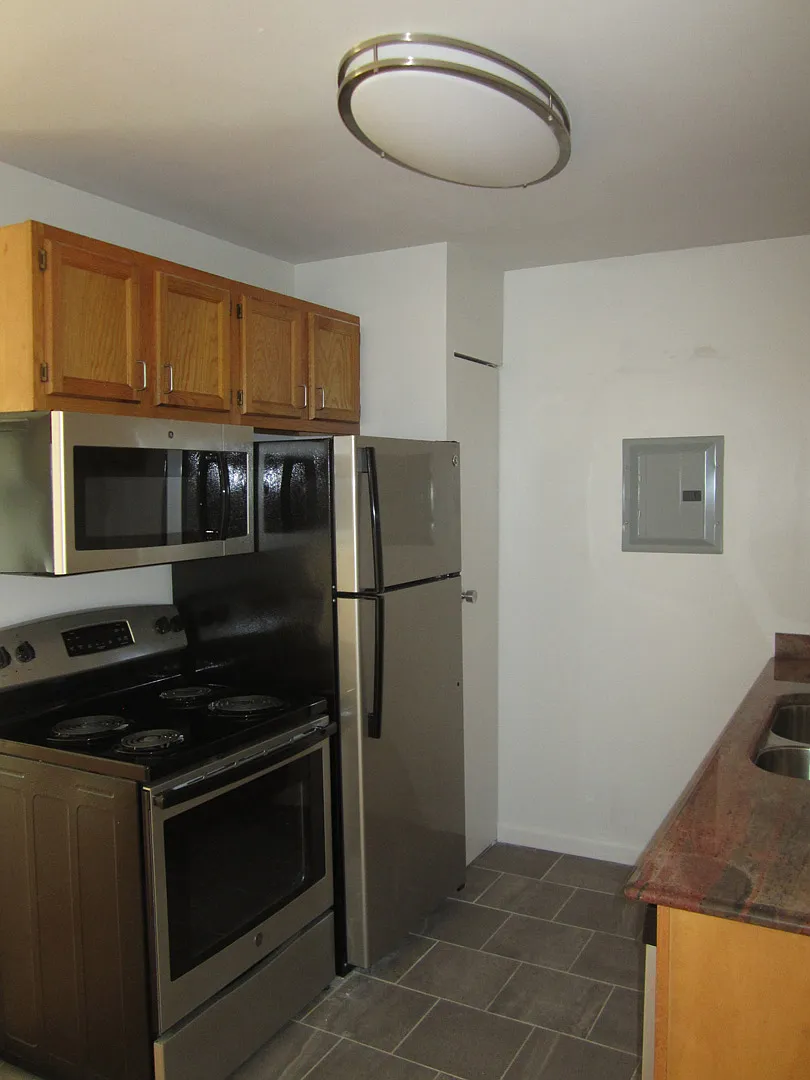 2 bed, 891 sqft, $1,525 — Photo 2