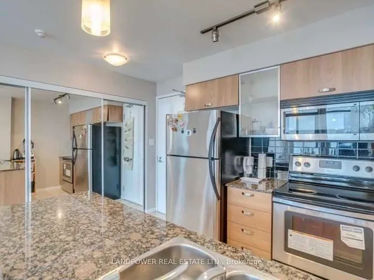 37 Grosvenor St #2409 — Photo 10
