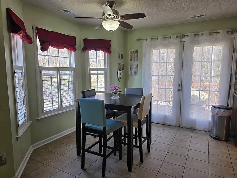 2837 Bridgeport Dr — Photo 8