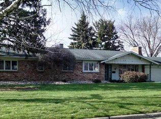 259 Cragmor Dr, Clinton, IA 52732