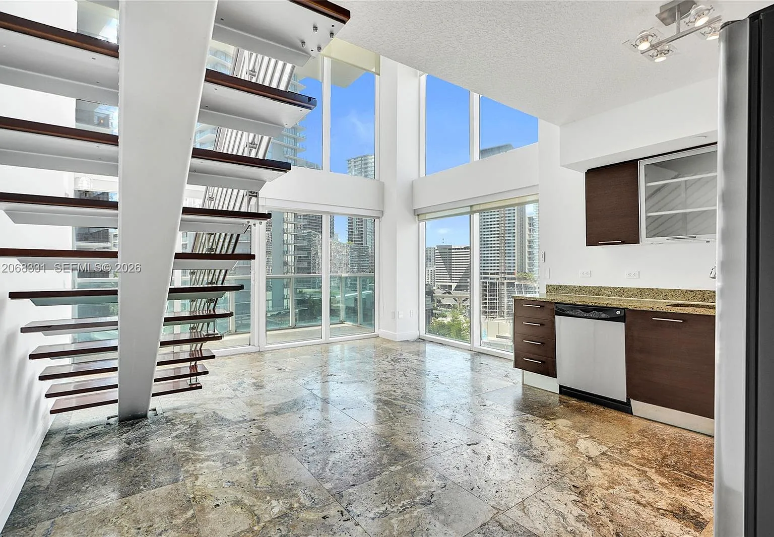 Brickell On The River S T — Photo 2