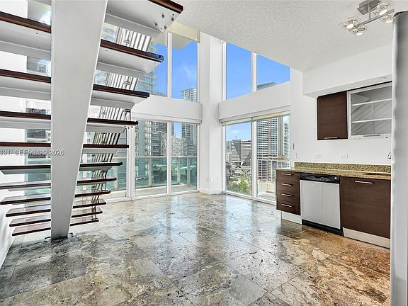 2nd image of 41 SE 5th St APT 1016