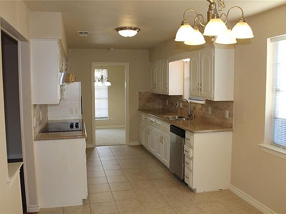 4th image of 703 Cypress Dr