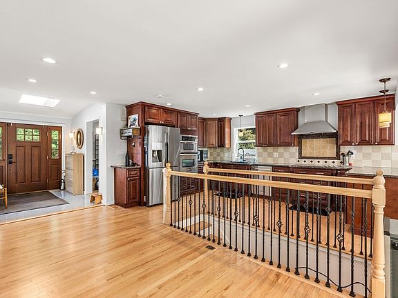 4th image of 42 Farview Ave