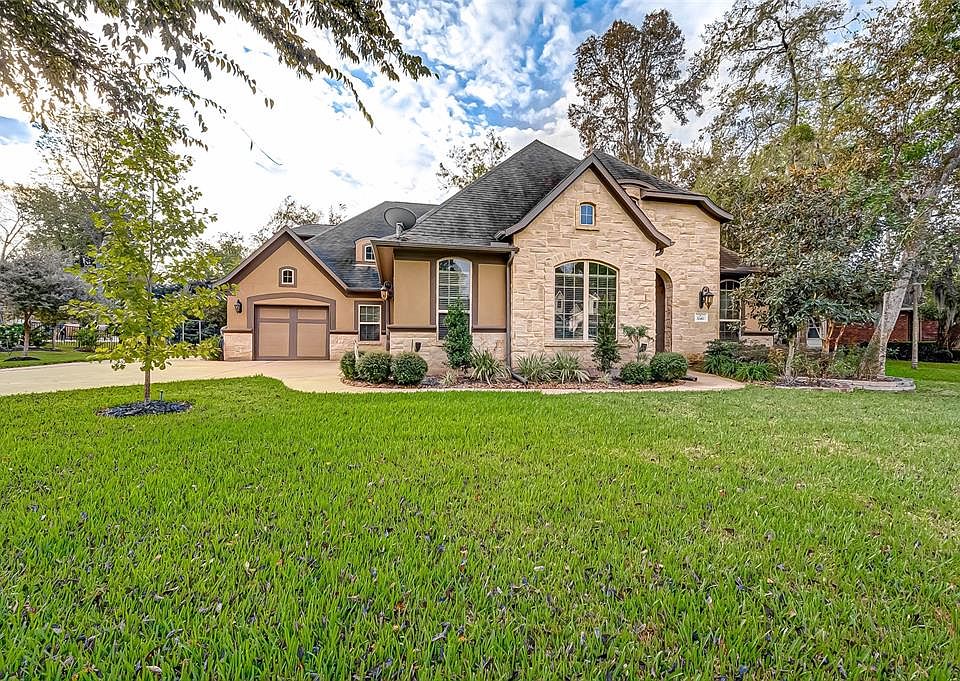 1st image of 32411 Oxbow Ln