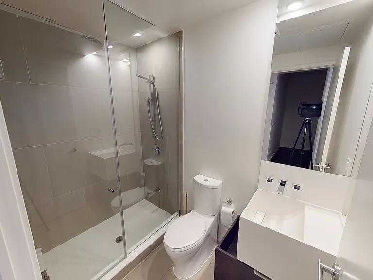 1 Bloor St E #4407 — Photo 20