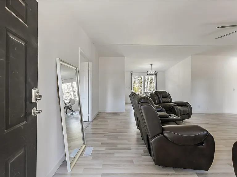 21507 Juliann Alyes — Photo 8