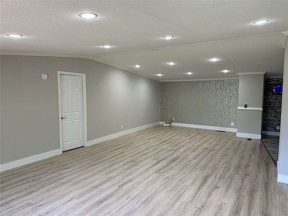 3rd image of 207 Capeview Ln