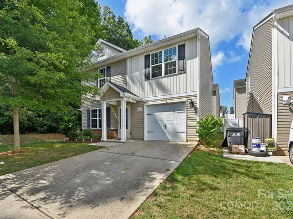 8012 Stevie Oaks Ln, Charlotte, NC 28215