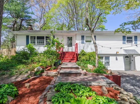 7 McNeil Ave, Centereach, NY 11720