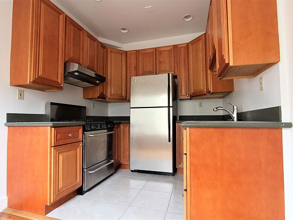 5th image of 2301 Bay St #205