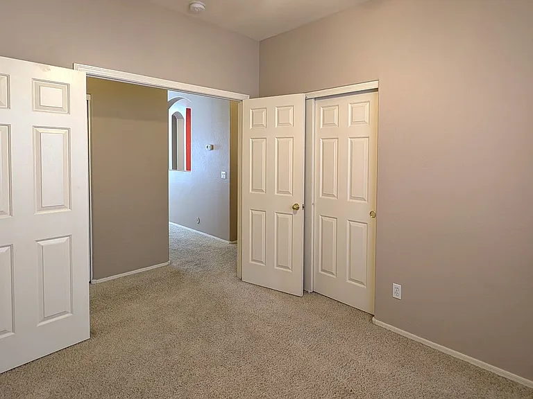 4236 E Oxford Ln — Photo 22