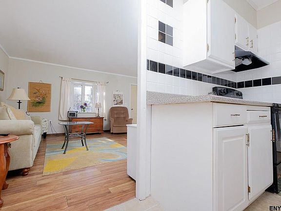 5th image of 9 Saradale Ave