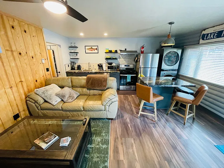 2224 Helen Ave — Photo 3