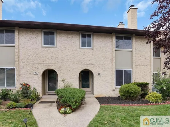 69 Tennyson Dr, Plainsboro, NJ 08536