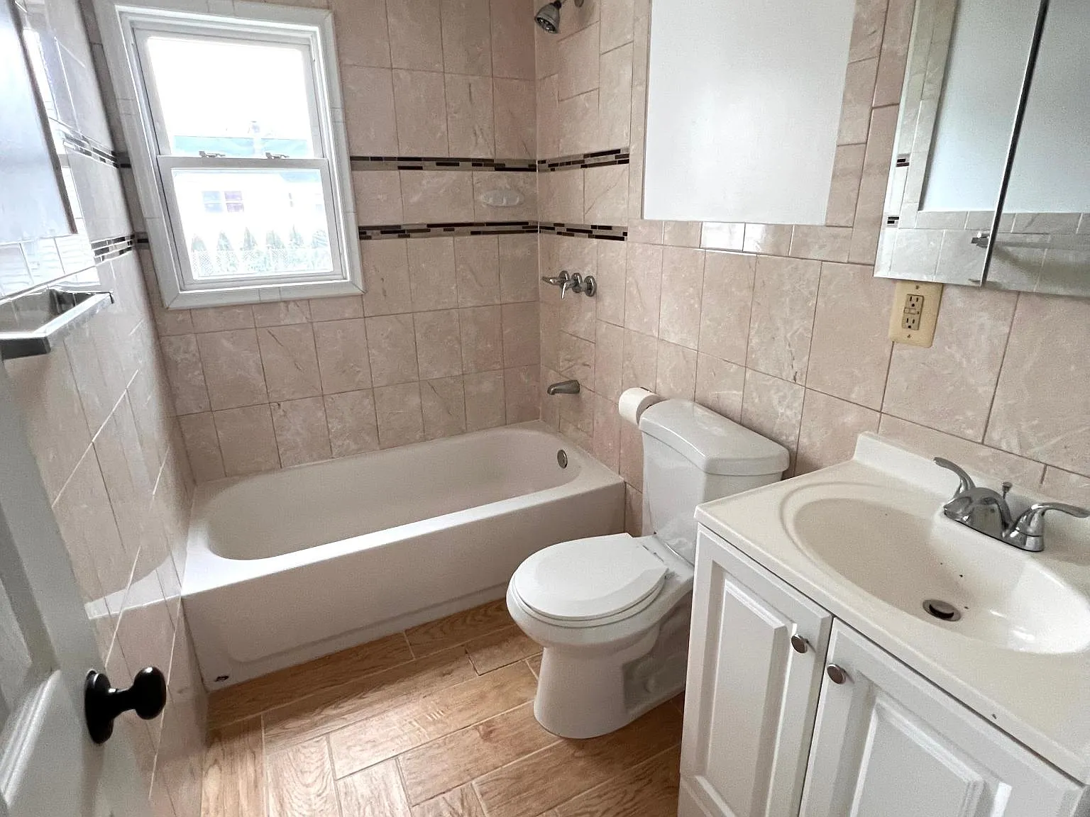 4 bed, $3,500 — Photo 4