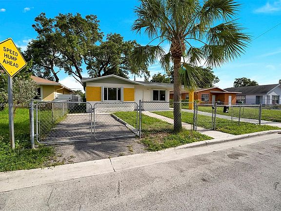 4th image of 2840 NW 8th St #2840