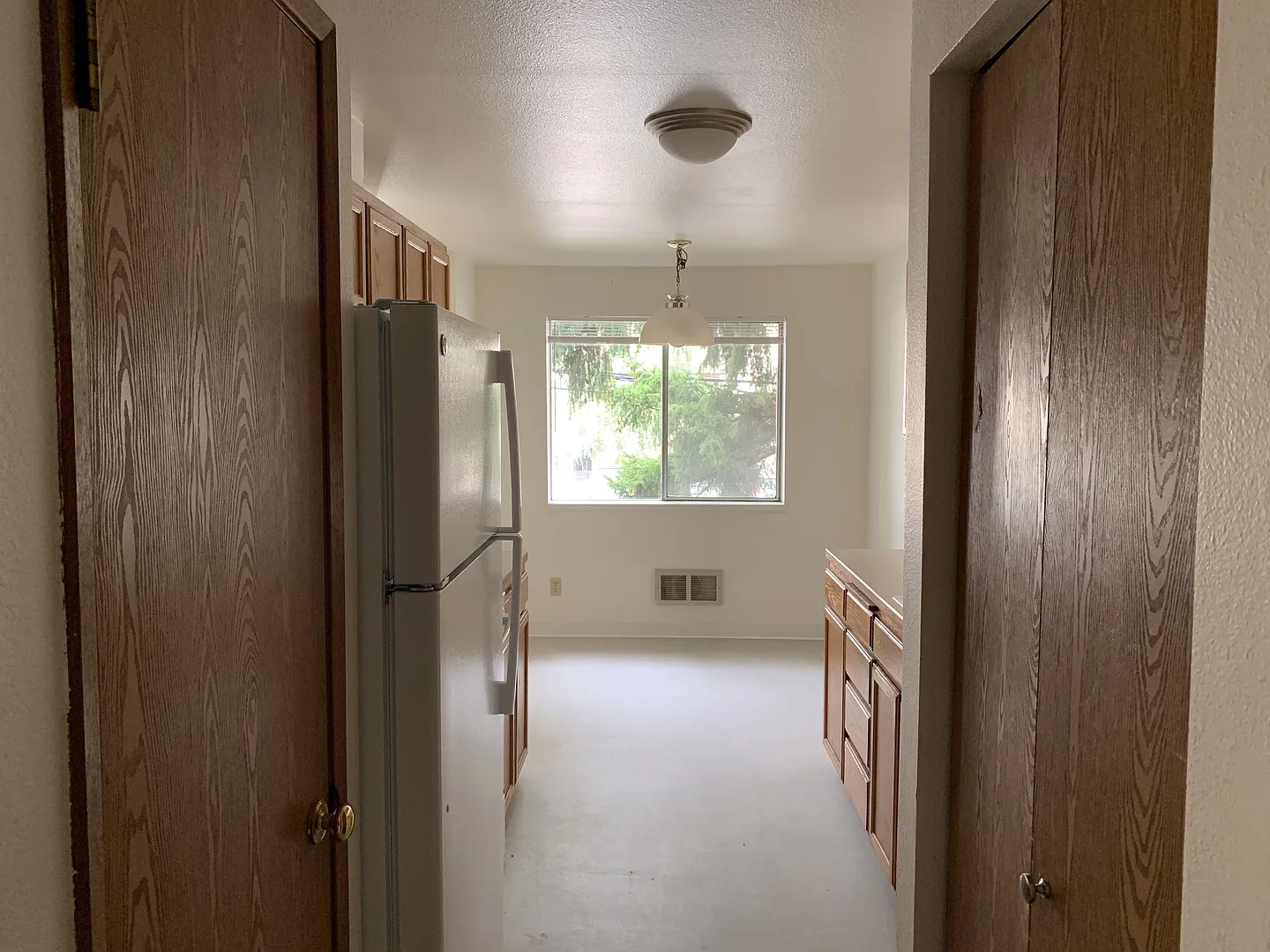 West Facing Corner Apartment w/ In-Unit Washer/Dryer! — Photo 4
