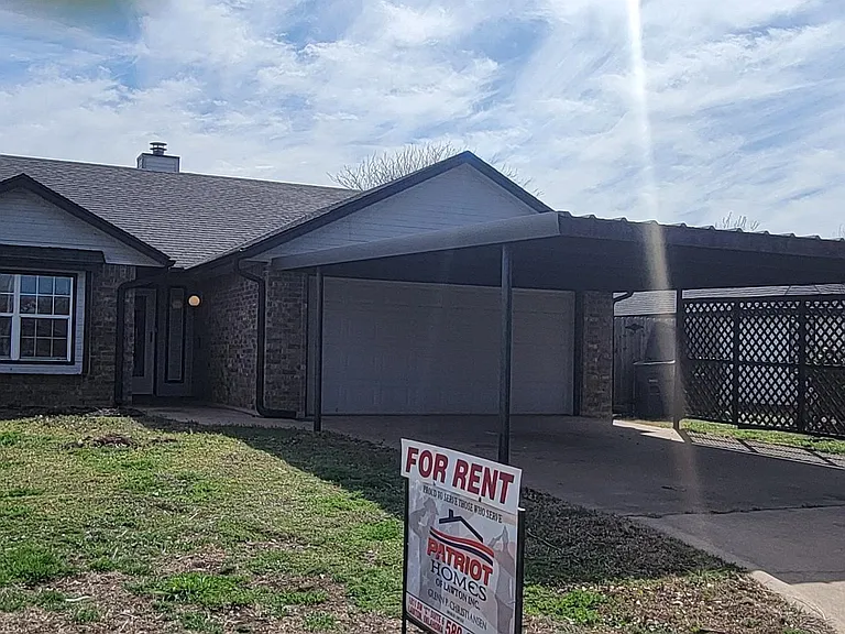 4020 SW Mesquite Dr — Photo 1