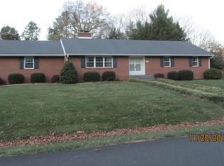 2214 Brookfield Dr SW, Roanoke, VA 24018