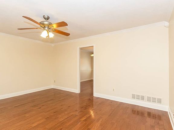5th image of 215 Franklin Farms Cir