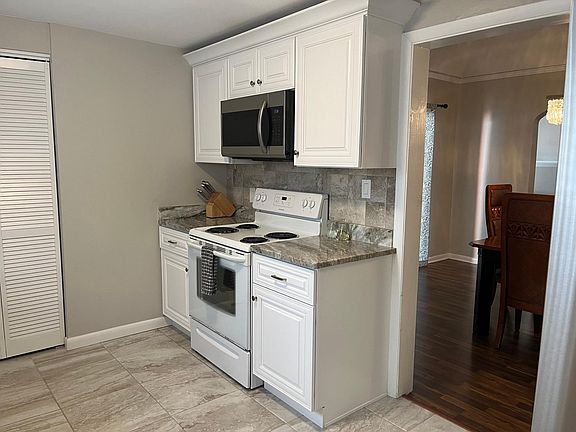 3rd image of 2317 W Bristol Ave