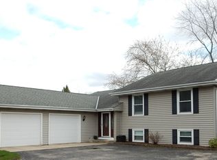 1054 Shabbona Trl, Batavia, IL 60510