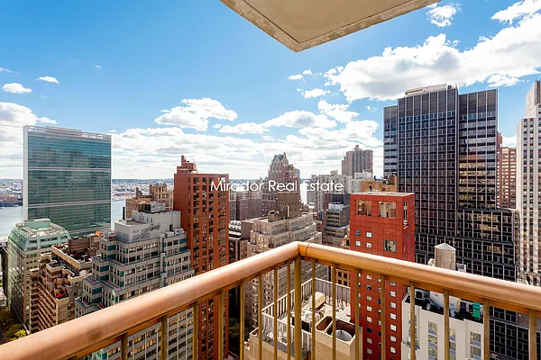 Rented by Mirador Real Estate | media 12