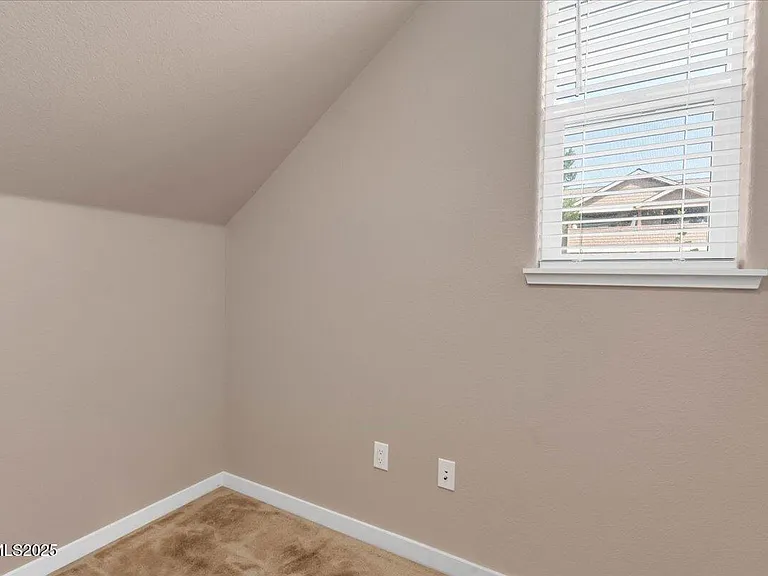 916 Garden Ct — Photo 19