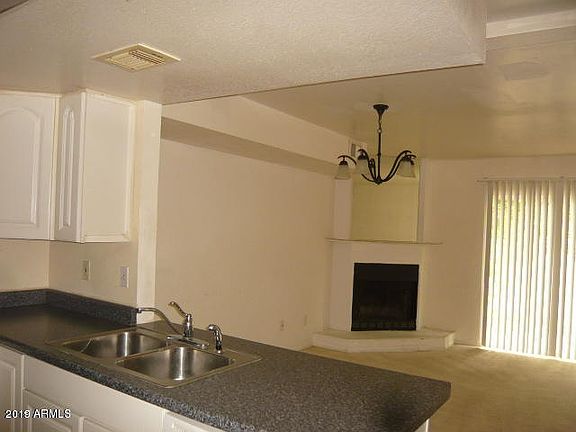2nd image of 2115 W Belmont Ave Unit 4