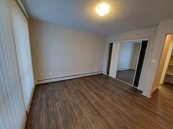 5th image of 10418 103rd Ave