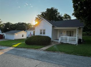 605 Jackson St, Louisiana, MO 63353