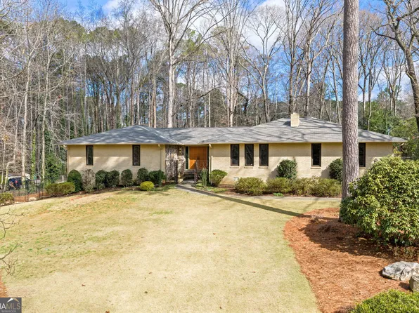 5666 Redcoat Run, Stone Mountain, GA 30087