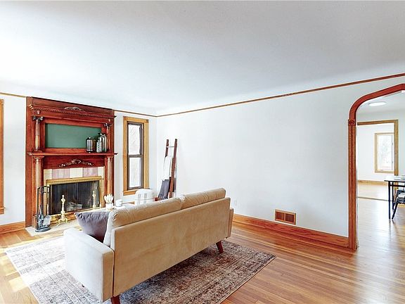 4th image of 9516 Elsmere Dr