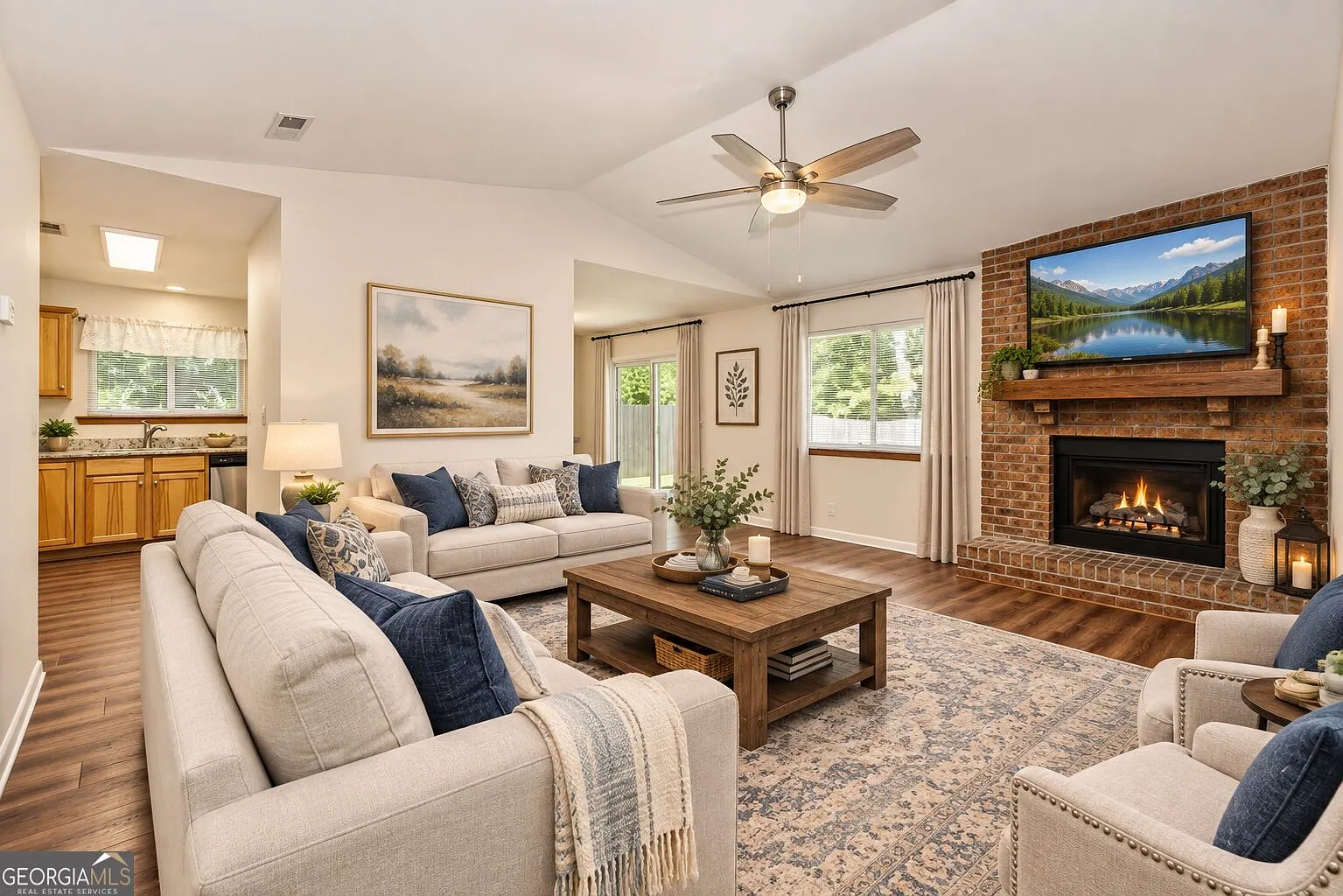 3 bed, 2.0 bath, 1272 sqft, $2,200 — Photo 4