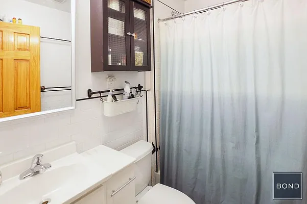 Rented by Bond New York | media 28