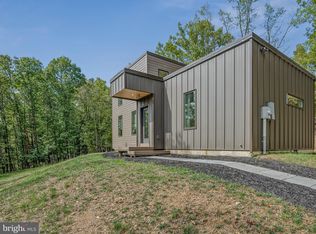 1573 Holly Hill Ln, Berkeley Springs, WV 25411