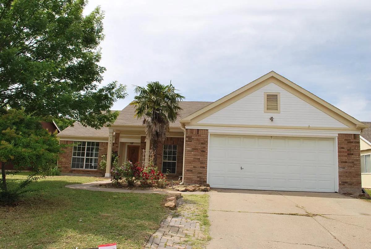 4 bed, 1900 sqft, $2,375 — Photo 1