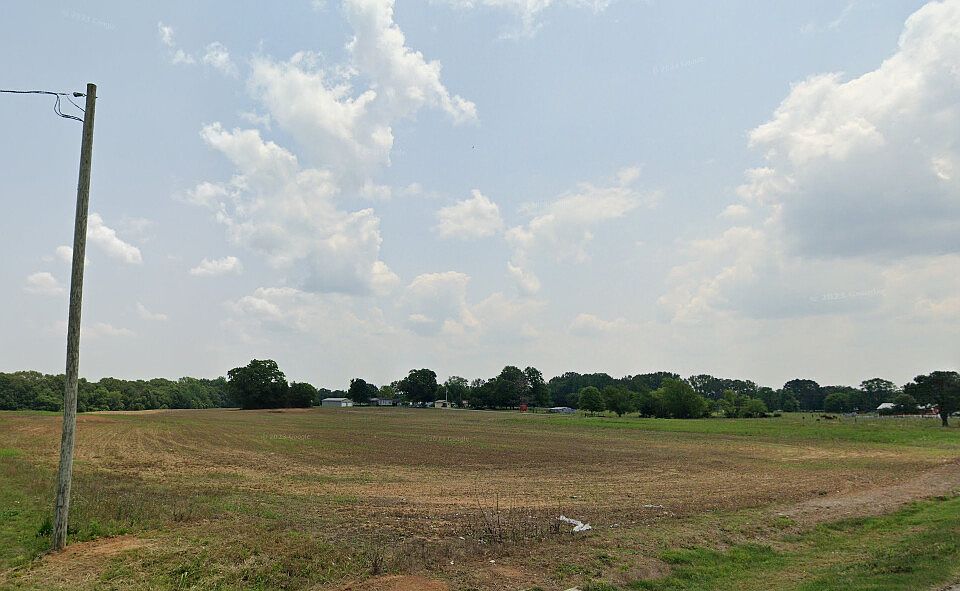 Unrestricted land on Bama Lane, close to Athens.