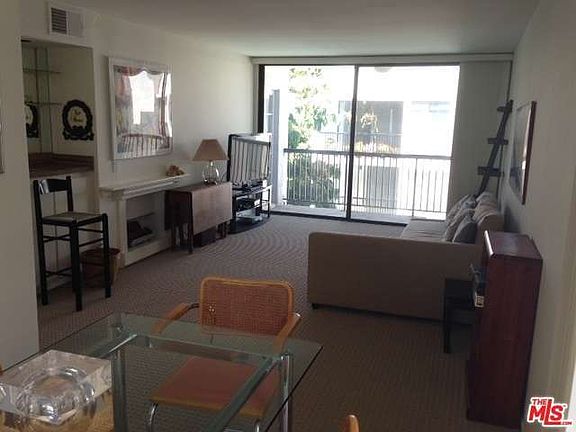2nd image of 906 N Doheny Dr APT 401