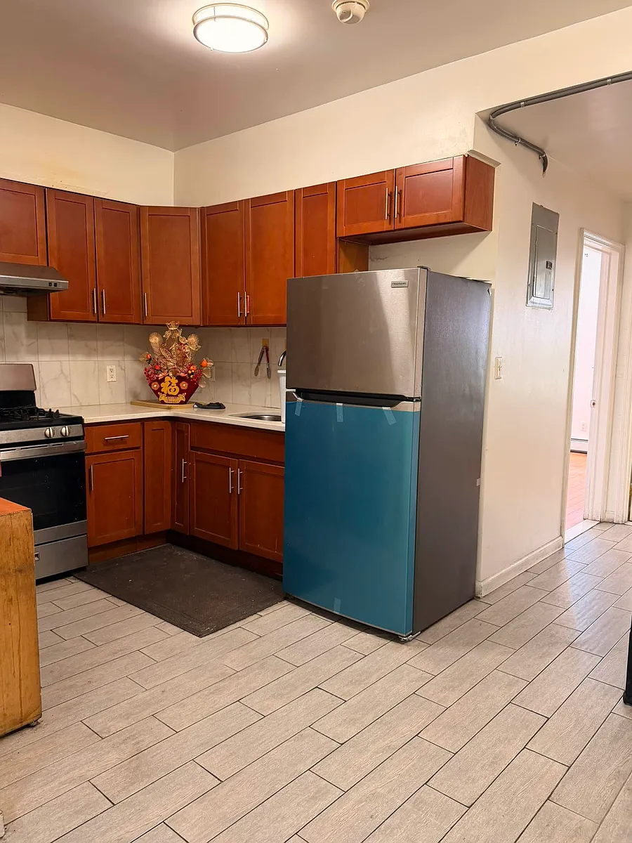 Building Photo - 5912 8th Ave #2