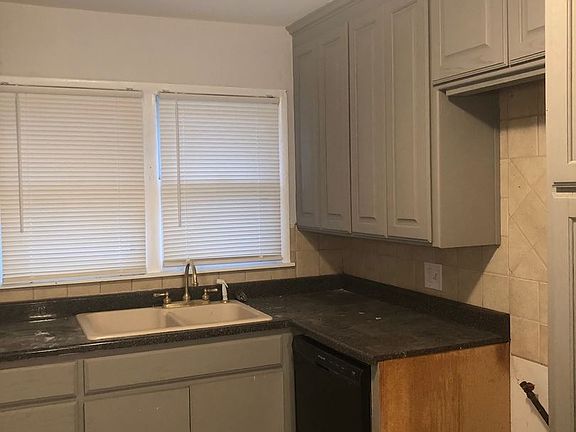 3rd image of 2516 Lawndale Dr