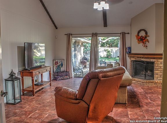 5th image of 11410 Whisper Bluff St