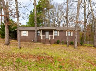 1170 Lakewood Dr, Muscle Shoals, AL 35661