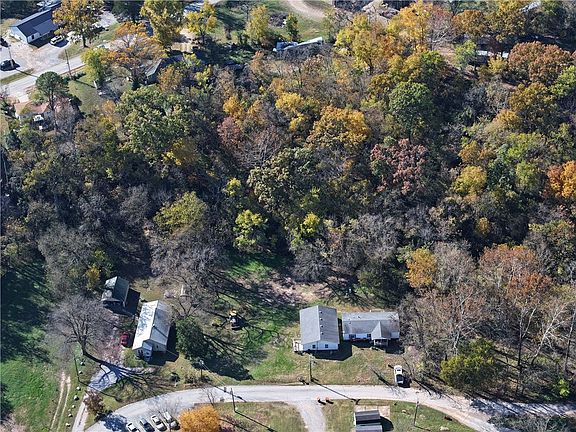 4th image of 813 Bailey Rd