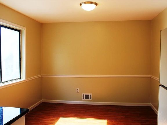 5th image of 568 Clubhouse Dr