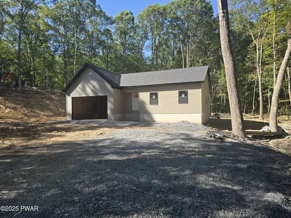 109 Pitch Pine Ln, Milford, PA 18337