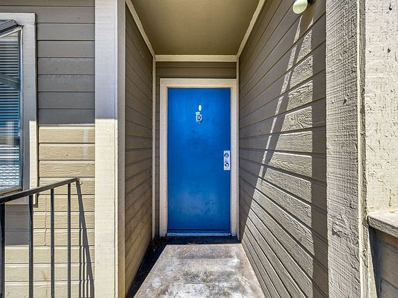 2nd image of 2745 Jennydiane Dr APT D