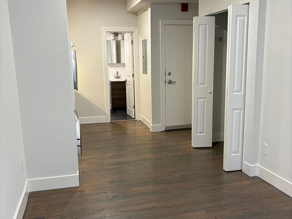 2nd image of 27 Newbury St #270-10